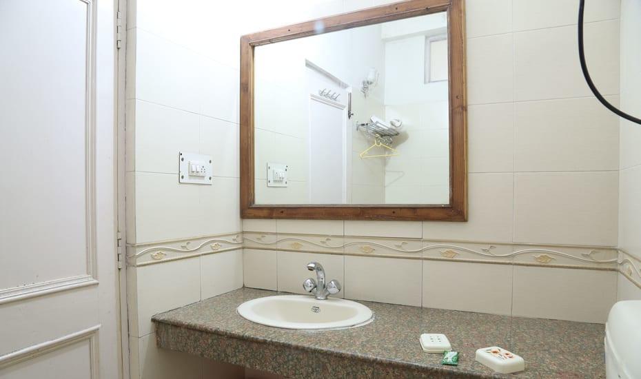 Hotel Jessica Манали Экстерьер фото